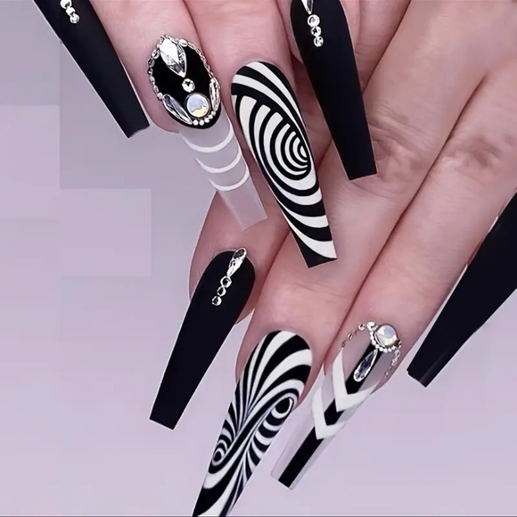 Press-On Nails, NIB, DIY, Goth, Drama, Unique Instant Maanicure🎁 - Picture 1 of 10